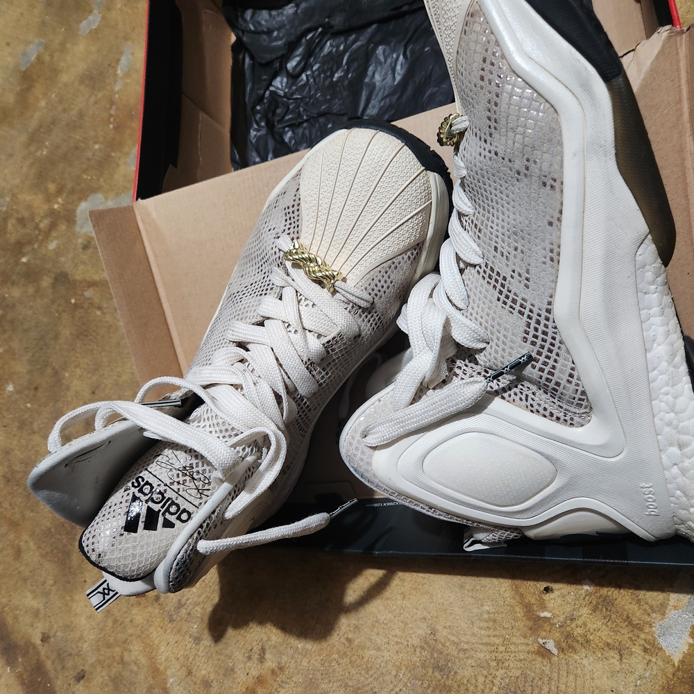 Adidas Women's Cream Sneakers